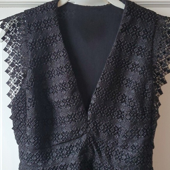 SANDRO PARIS BLACK LACE V-NECK GEOMETRIC MINI DRESS SIZE 2 FIT FLARE COCKTAIL - Picture 3 of 14